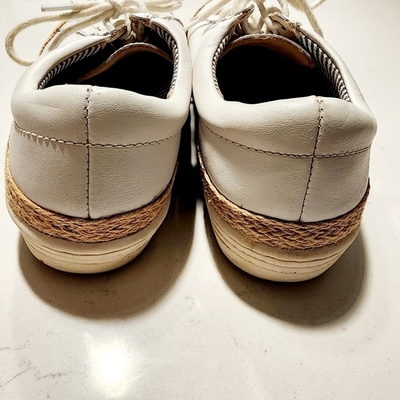 Clark's Collection White Leather Marie Mist Raffia Trim Sneakers Women's 8 EUC - Picture 4 of 9